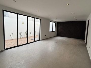 Casa en  venta de 3 recamaras en Angelopolis con acabados de lujo