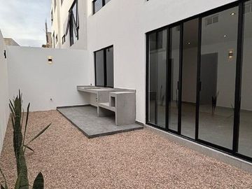Casa en  venta de 3 recamaras en Angelopolis con acabados de lujo