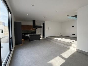 Casa en  venta de 3 recamaras en Angelopolis con acabados de lujo