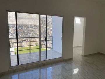 CASA EN BRISAS