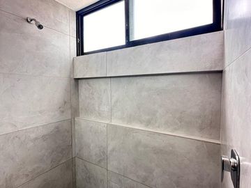 Casa en  venta de 5 recamaras en Angelopolis, Parque Chiapas