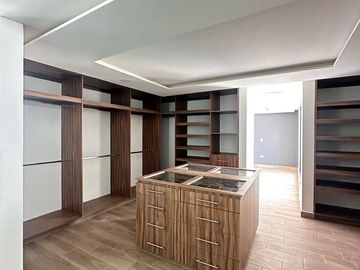 Casa en  venta de 5 recamaras en Angelopolis, Parque Chiapas