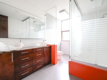 CASA EN VENTA EN ZONA CALZADA ZAVALETA
