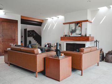 CASA EN VENTA EN ZONA CALZADA ZAVALETA