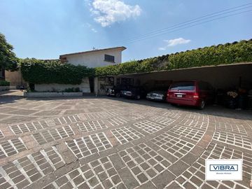 2,700 m2 de terreno, CASA a la venta en San  Bartolo Ameyalco.
