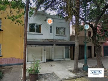 Casa con USO DE SUELO a la venta en Condesa.