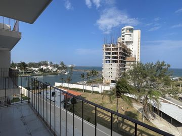 ISLA DEL AMOR, Departamento en VENTA en CUARTO NIVEL con acceso al rio, ALBERCA, elevador