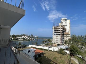 ISLA DEL AMOR, Departamento en VENTA en CUARTO NIVEL con acceso al rio, ALBERCA, elevador