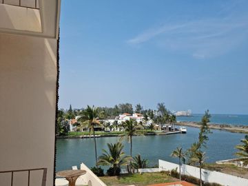 ISLA DEL AMOR, Departamento en VENTA en CUARTO NIVEL con acceso al rio, ALBERCA, elevador