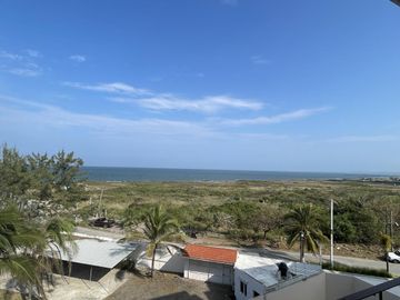ISLA DEL AMOR, Departamento en VENTA en CUARTO NIVEL con acceso al rio, ALBERCA, elevador