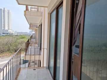 ISLA DEL AMOR, Departamento en VENTA en CUARTO NIVEL con acceso al rio, ALBERCA, elevador