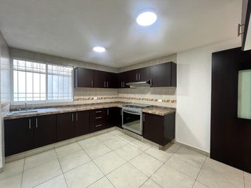 Casa Grande en Venta Sanctorum Bosques de la Constanza
