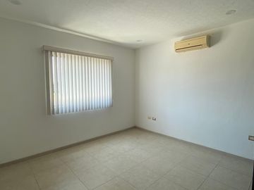 LOMAS DEL SOL, Casa en VENTA con jardin y casa club en fraccionamiento