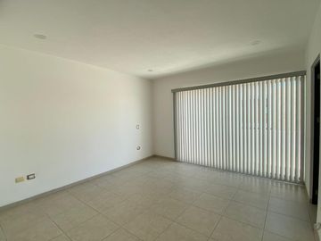 LOMAS DEL SOL, Casa en VENTA con jardin y casa club en fraccionamiento
