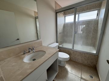 Casa en Venta con amenidades Residencial Tirés Lerma