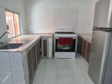 Venta de Casa con 2 habitaciones en Av. Riva Palacio, Col. Guadalupe Victoria, Coatzacoalcos, Ver.