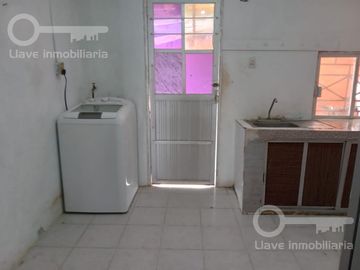 Venta de Casa con 2 habitaciones en Av. Riva Palacio, Col. Guadalupe Victoria, Coatzacoalcos, Ver.