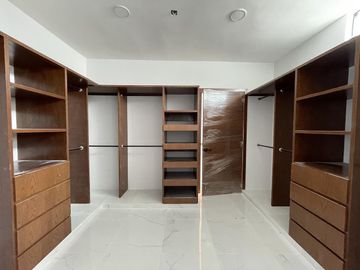 LOMAS DEL SOL, Casa en VENTA con ALBERCA y 3 recamaras con baño cada una, (RL)