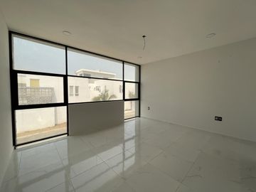 LOMAS DEL SOL, Casa en VENTA con ALBERCA y 3 recamaras con baño cada una, (RL)