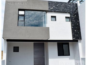 CASA NUEVA EN VENTA EN ZONA ESTE, FRACC. MAYORAZGO RESIDENCIAL.