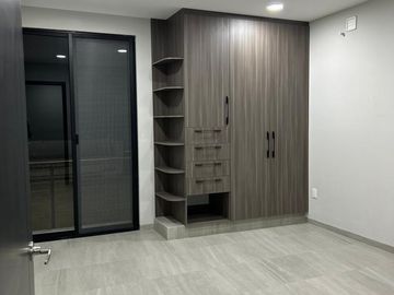 CASA NUEVA EN VENTA EN ZONA ESTE, FRACC. MAYORAZGO RESIDENCIAL.
