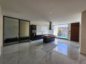 Casa en Venta en  Altozano Fraccionamiento Encinar