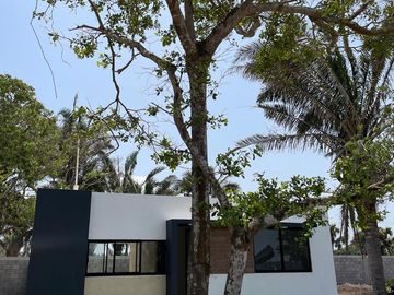Casa en venta en Fraccionamiento Puerta del Sol cerca del Hospital Covadonga