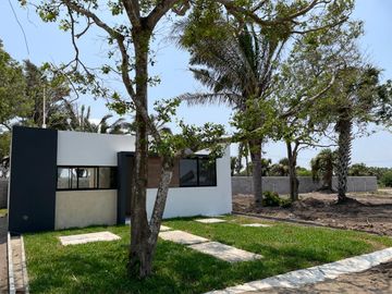 Casa en venta en Fraccionamiento Puerta del Sol cerca del Hospital Covadonga