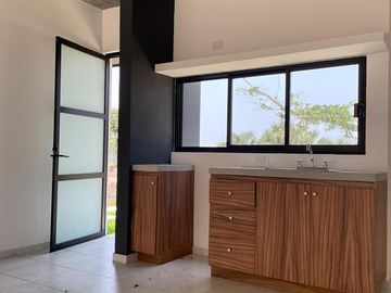 Casa en venta en Fraccionamiento Puerta del Sol cerca del Hospital Covadonga