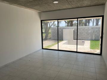 Casa en venta en Fraccionamiento Puerta del Sol cerca del Hospital Covadonga