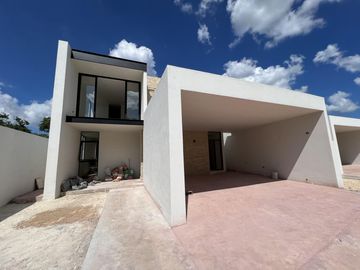 Casa en  Venta en Mérida lista para entrega en Privada con amenidades