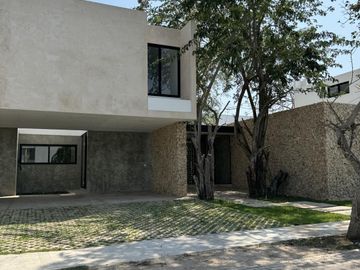 Casa de lujo en  venta en privada residencial en el norte de la ciudad ENTREGA INMEDIATA
