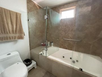 Casa con ampliaciones en Bosque de Encinos