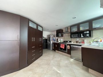 Casa con ampliaciones en Bosque de Encinos