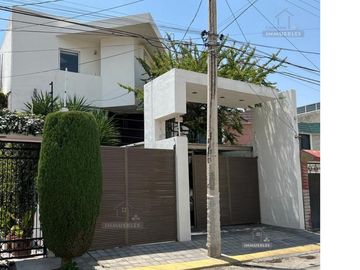 Casa - Fraccionamiento Villas del Álamo