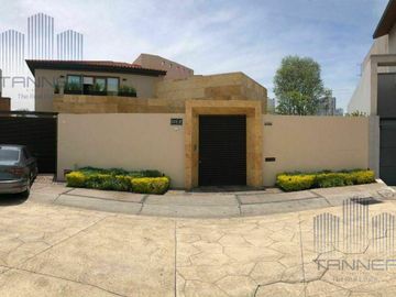 VENTA RESIDENCIA EN LOMAS COUNTRY CLUB