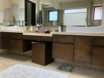 VENTA RESIDENCIA EN LOMAS COUNTRY CLUB