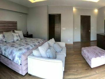 VENTA RESIDENCIA EN LOMAS COUNTRY CLUB