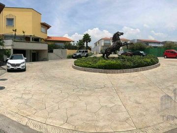 VENTA RESIDENCIA EN LOMAS COUNTRY CLUB