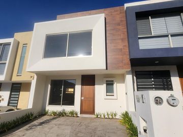 Casa  Venta Cañadas Tres Marías Lago, Cenadores, Canchas Multideportivas