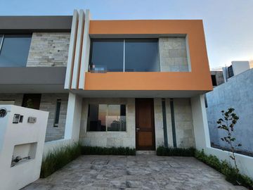 Casa  Venta Cañadas Tres Marías Lago, Cenadores, Canchas Multideportivas
