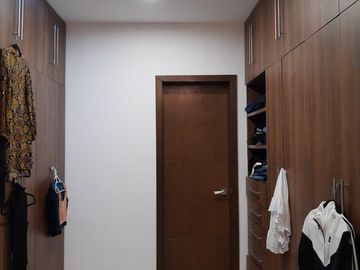LOMAS DEL SOL, Casa en VENTA con recámara en planta baja y jardín