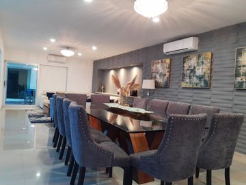 LOMAS DEL SOL, Casa en VENTA con recámara en planta baja y jardín