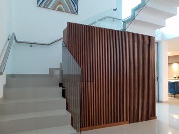 LOMAS DEL SOL, Casa en VENTA con recámara en planta baja y jardín