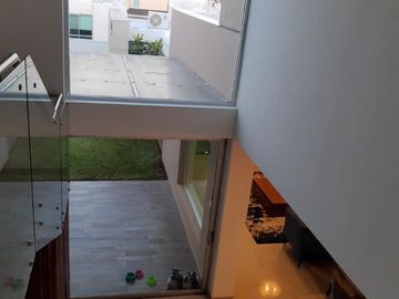 LOMAS DEL SOL, Casa en VENTA con recámara en planta baja y jardín