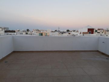 LOMAS DEL SOL, Casa en VENTA con recámara en planta baja y jardín
