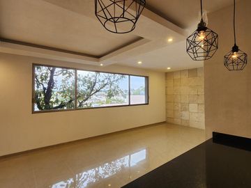 Casa en Venta  Altozano  Fraccionamiento privado