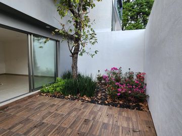 Casa en Venta  Altozano  Fraccionamiento privado