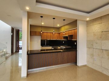 Casa en Venta  Altozano  Fraccionamiento privado