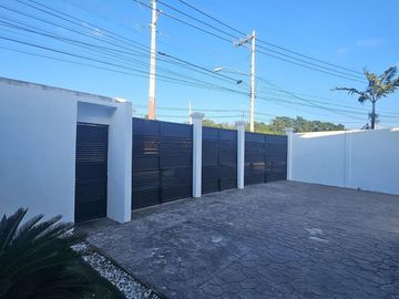 Casa en venta sobre av principal en Caucel